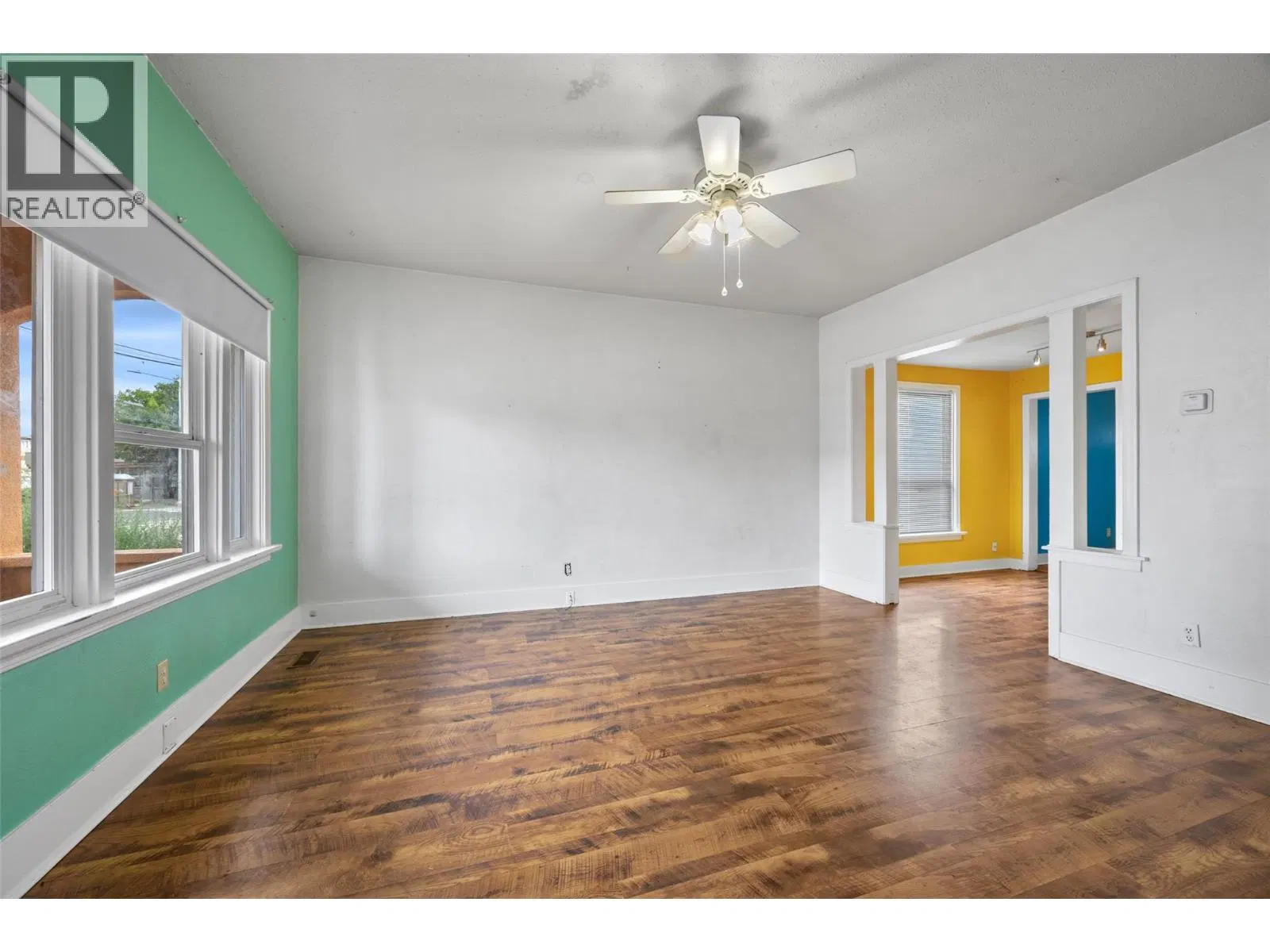 Photo 5 of 25 at 403 Mackenzie Avenue