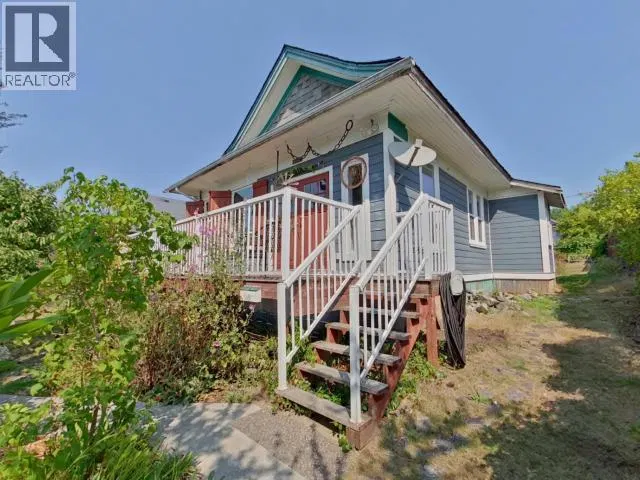Photo 3 of 41 at Powell River