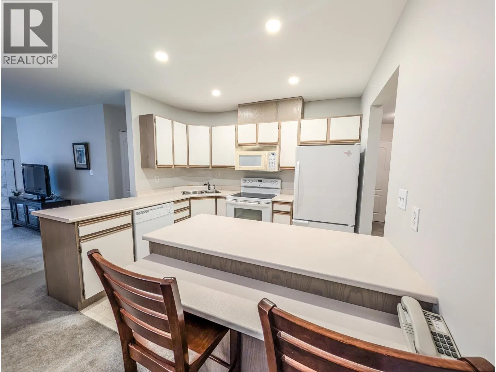 Photo 4 of 37 at #105 – 7255 SOUTHRIDGE Avenue