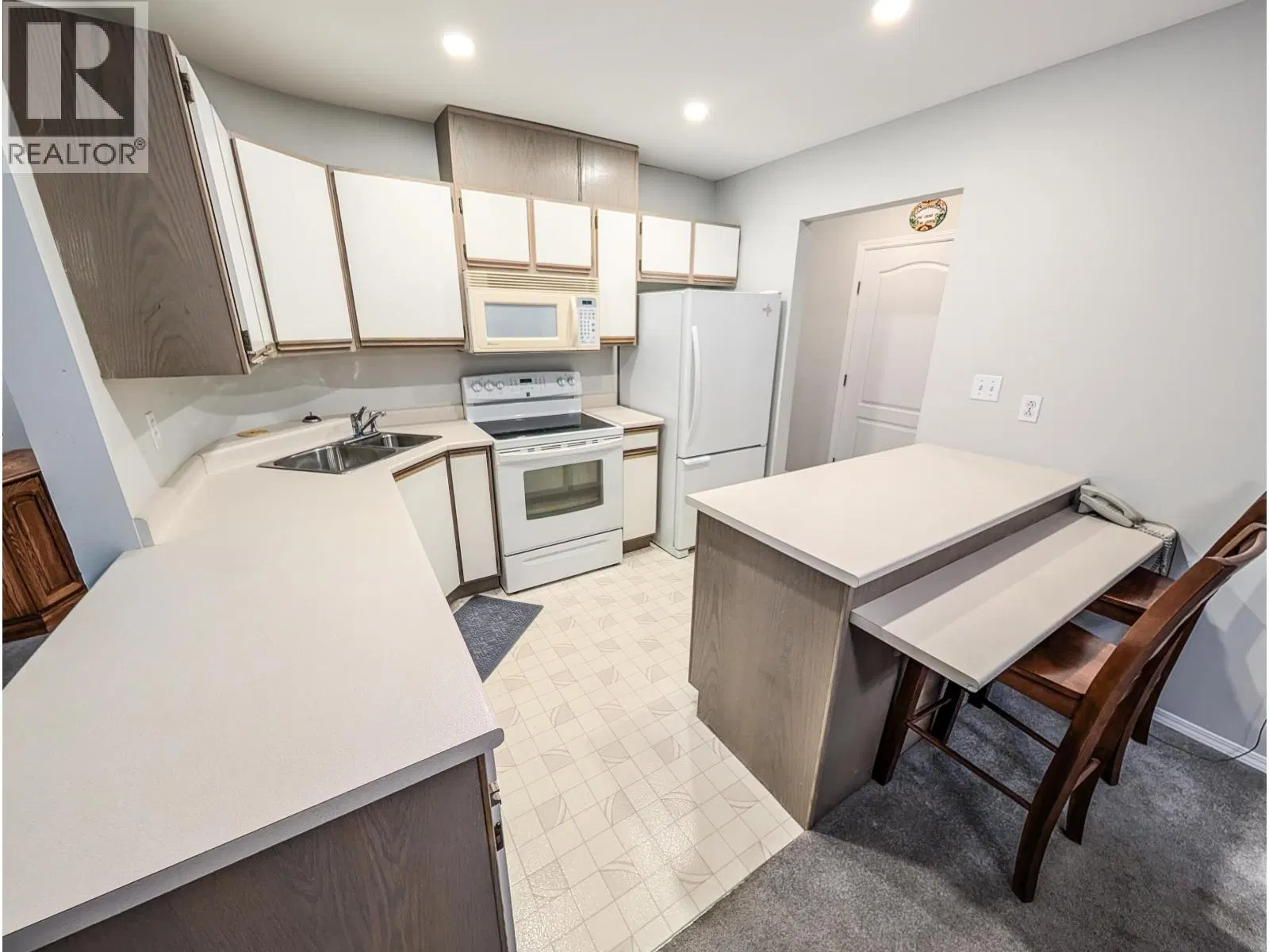 Photo 5 of 37 at #105 – 7255 SOUTHRIDGE Avenue
