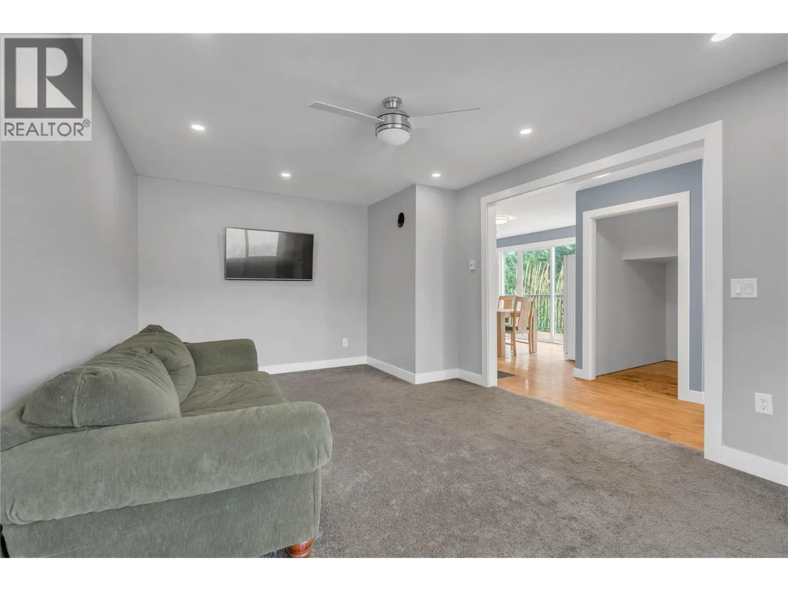 Photo 4 of 43 at 770 LOWER DEBECK Road