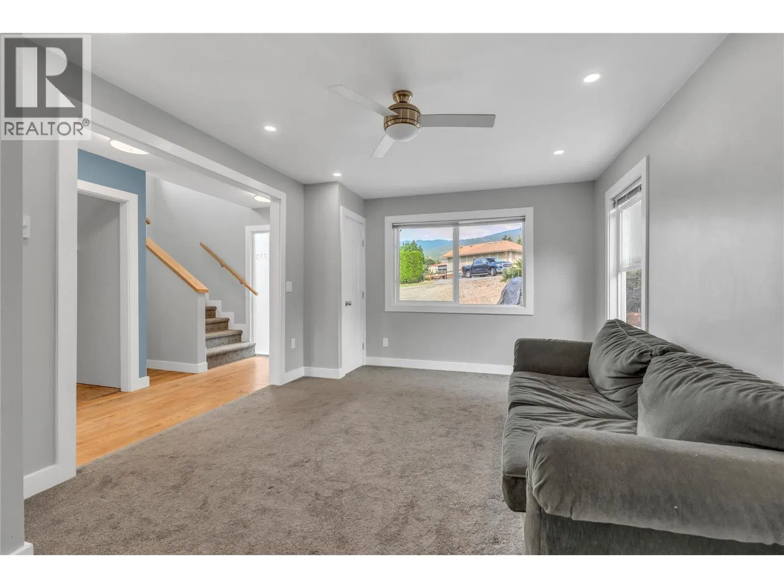Photo 5 of 43 at 770 LOWER DEBECK Road