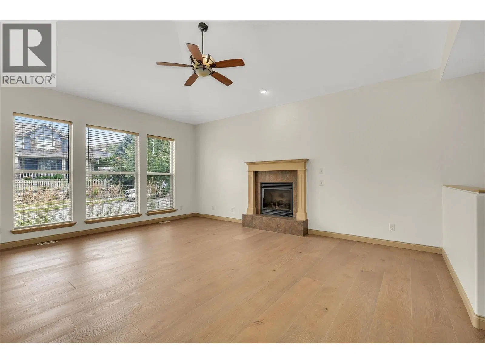Photo 3 of 52 at 5438 Farron Street