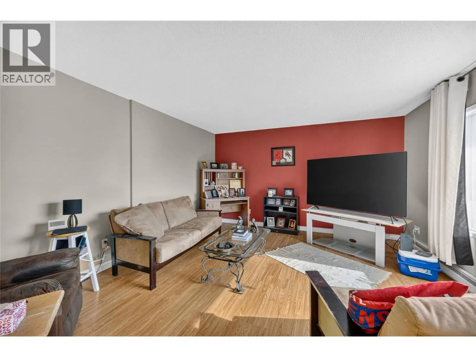 Photo 4 of 59 at 355 & 357 Gwyer Street