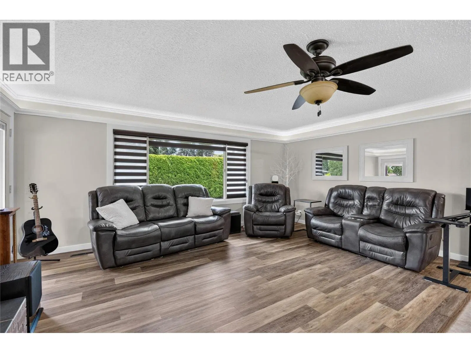 Photo 4 of 48 at 11304 Dunsdon Crescent