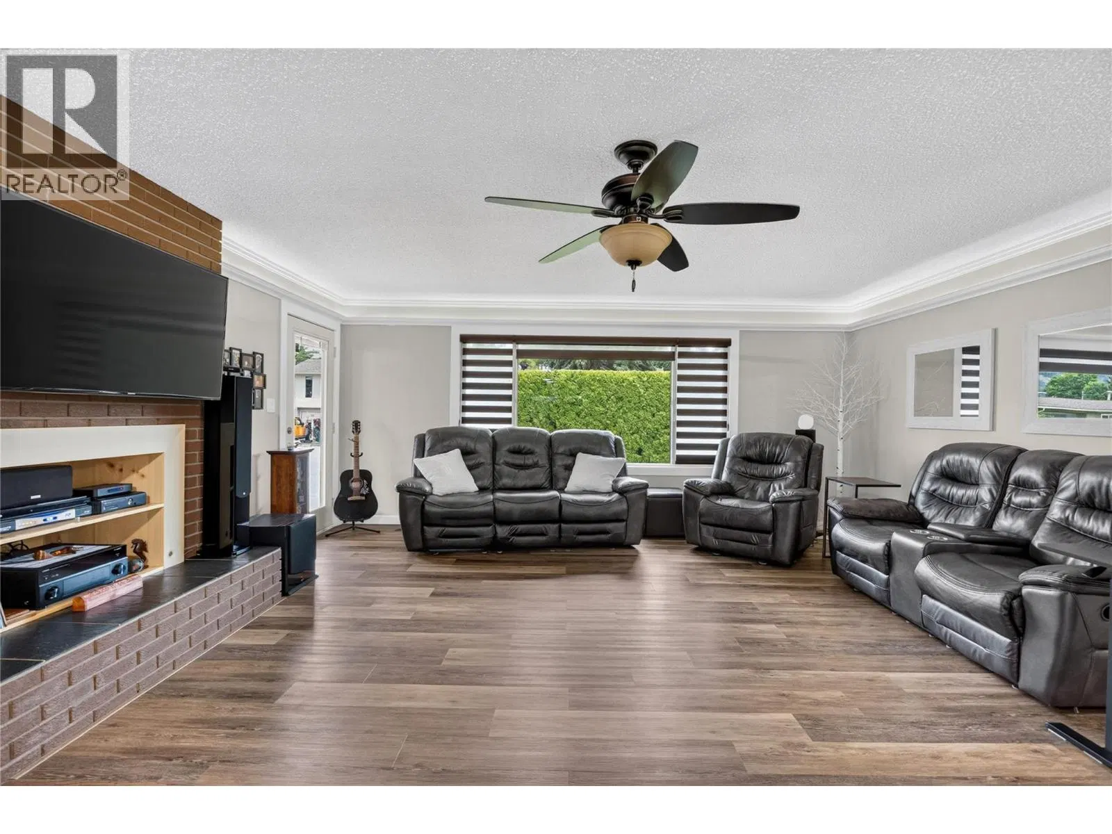 Photo 5 of 48 at 11304 Dunsdon Crescent