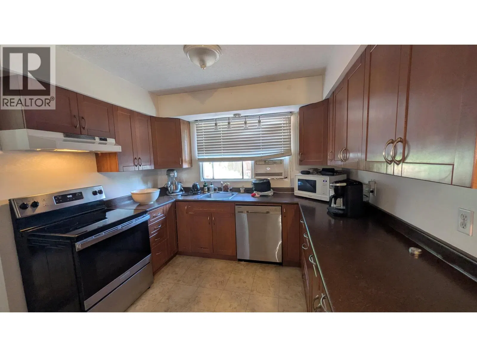 Photo 3 of 15 at 7207 IMPERIAL Crescent
