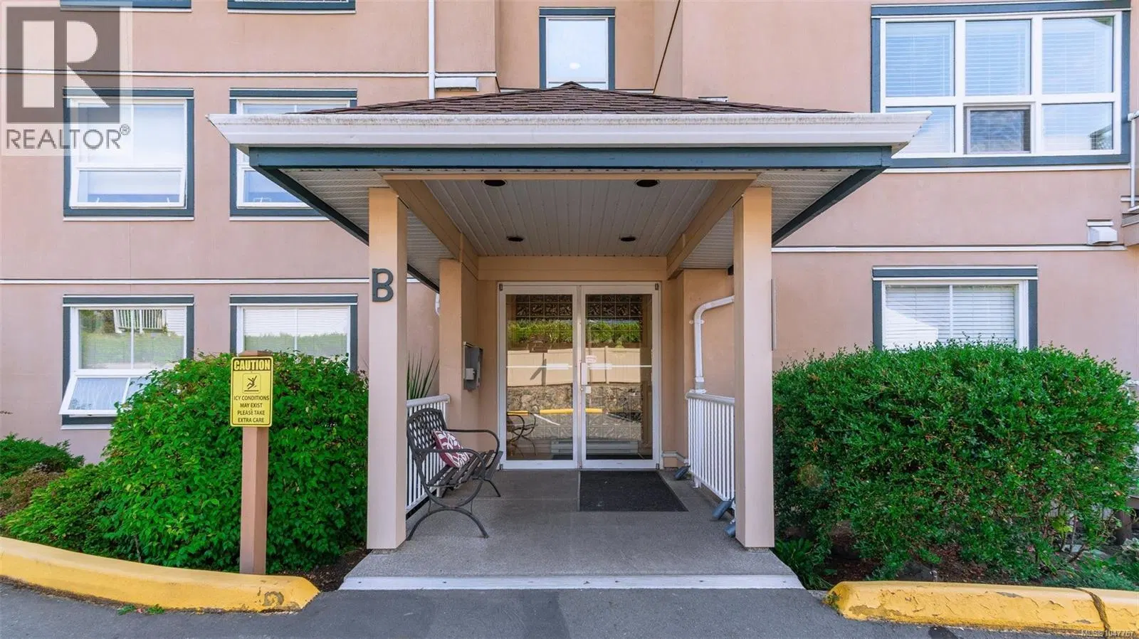 Photo 3 of 42 at #104B – 3000 Oak Street