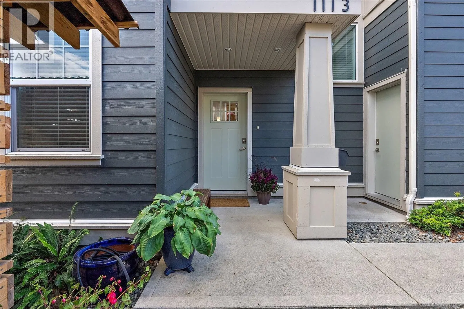 Photo 2 of 32 at 1113 Lyall Street