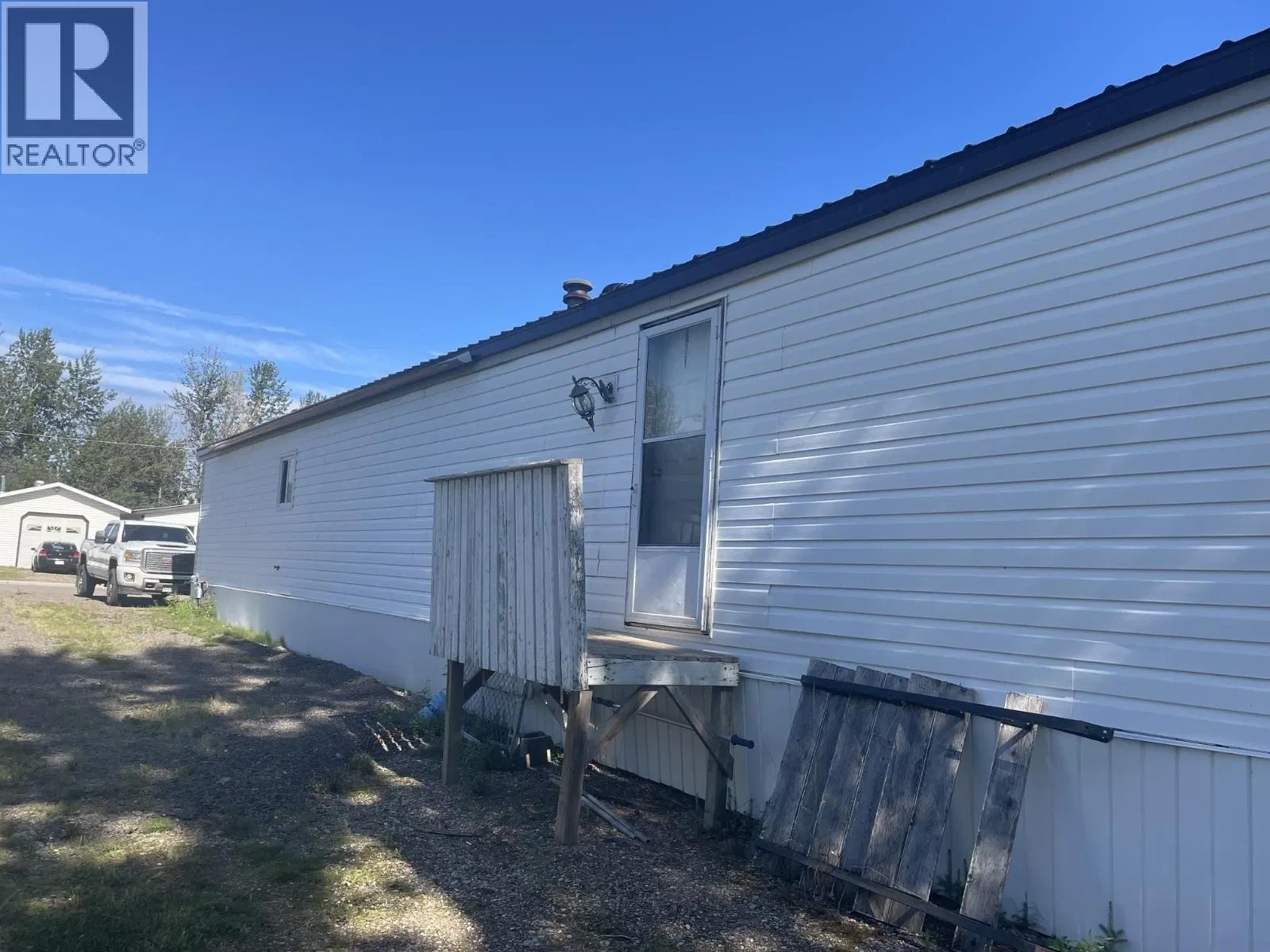 Photo 4 of 16 at 3907 POPLAR Avenue
