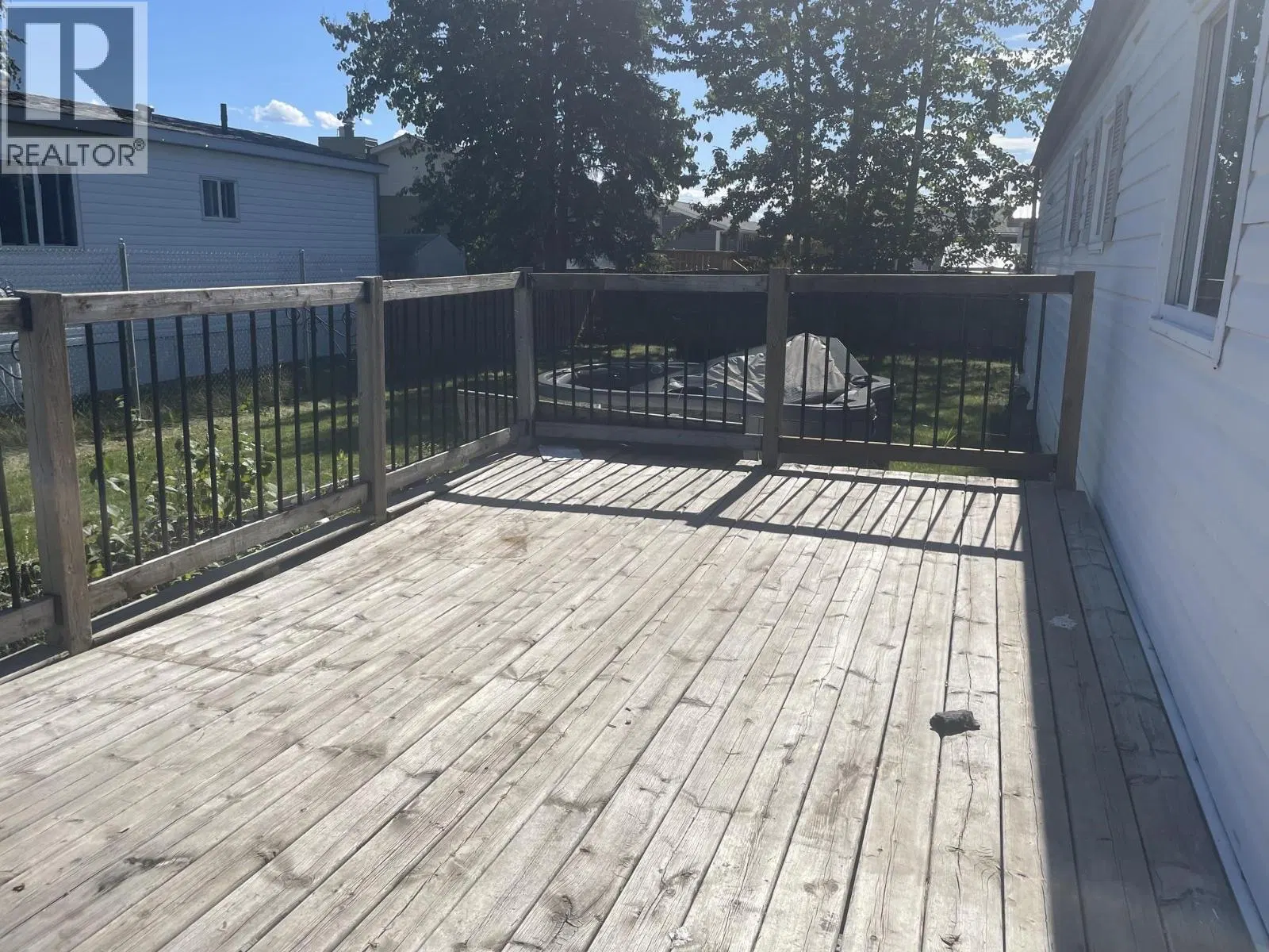 Photo 5 of 16 at 3907 POPLAR Avenue
