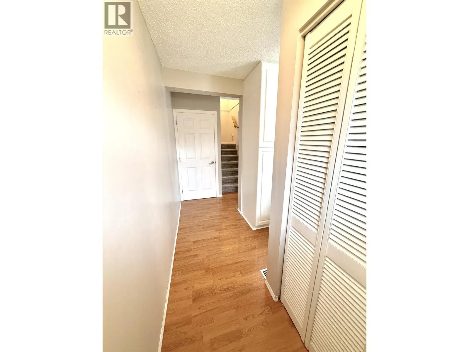 Photo 4 of 22 at #325 – 2550 OSPIKA Boulevard