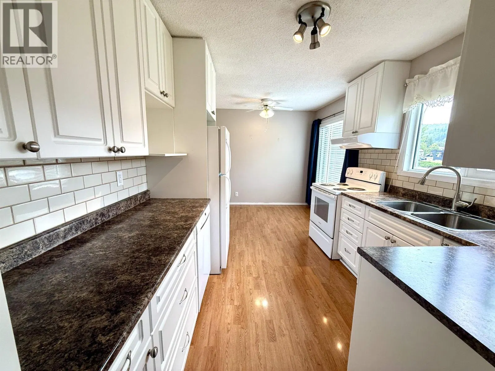 Photo 5 of 22 at #325 – 2550 OSPIKA Boulevard