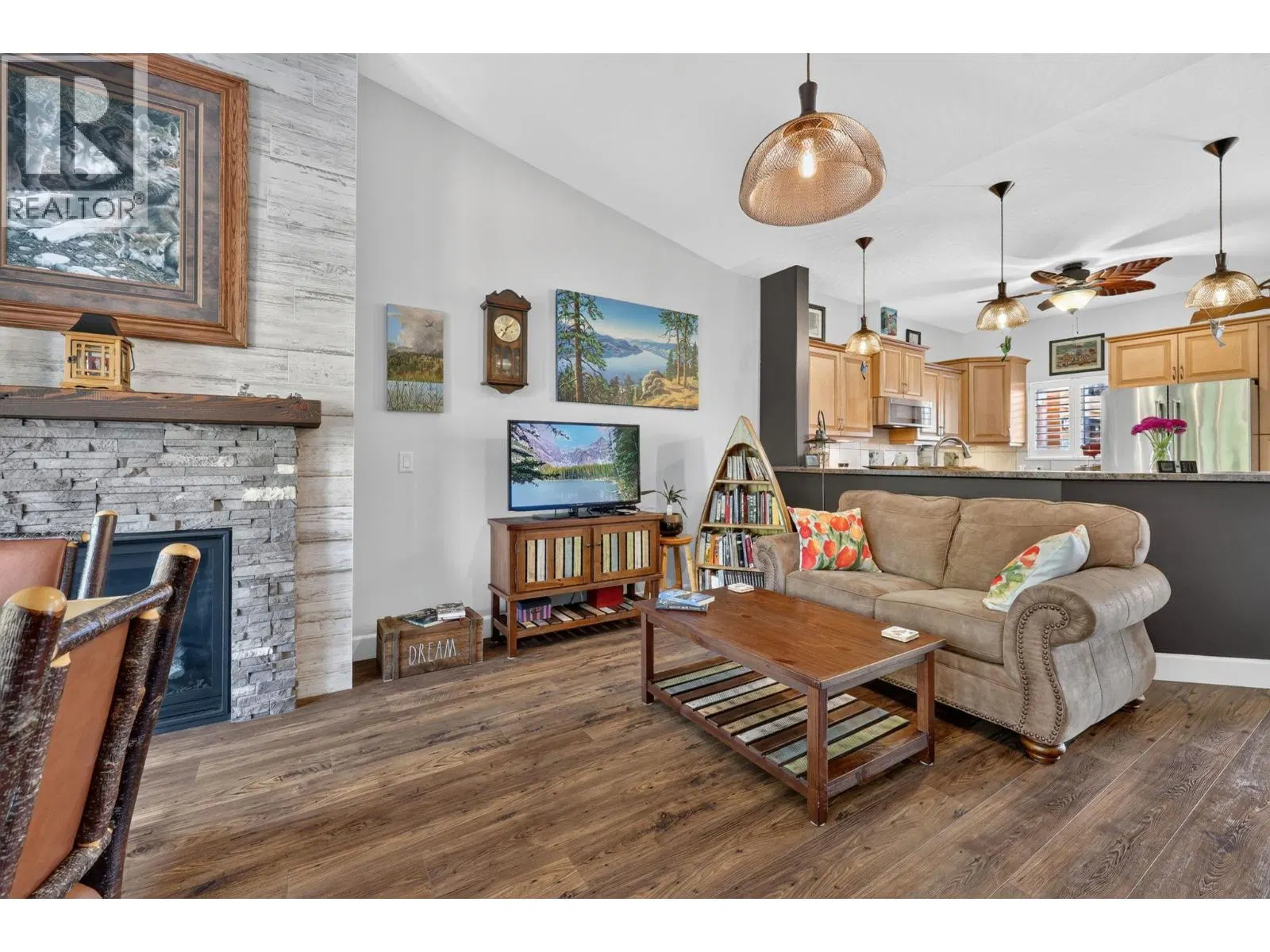 Photo 3 of 66 at #308 – 3996 Beach Avenue