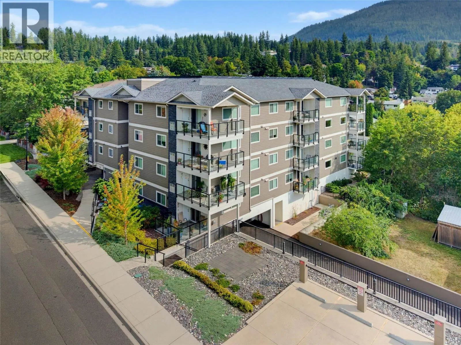#106 – 330 4th Avenue