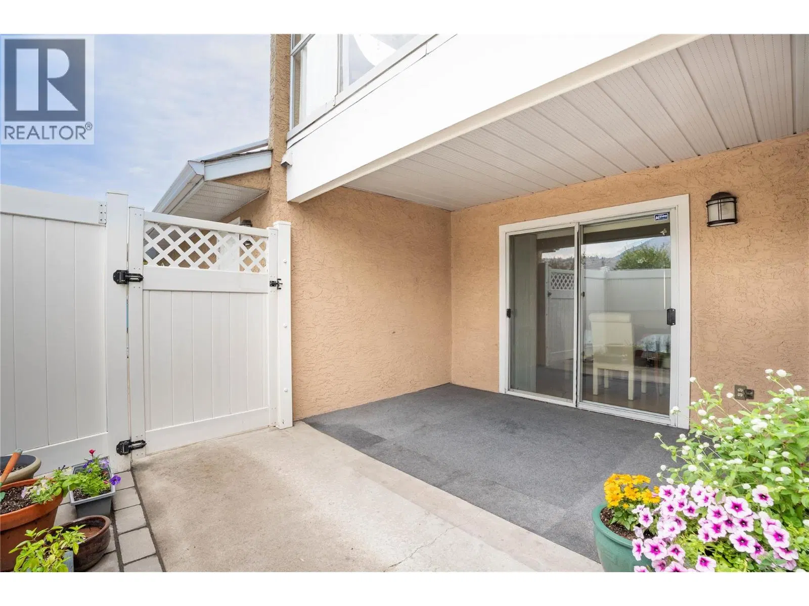 Photo 4 of 43 at #105 – 320 Brandon Avenue