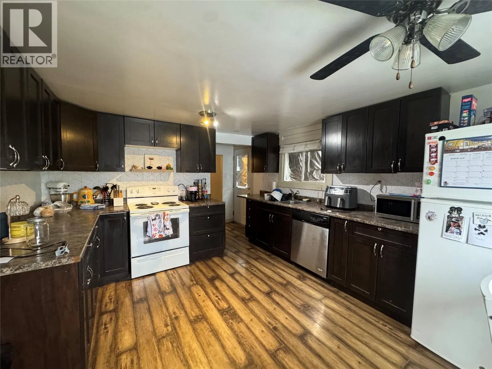 Photo 5 of 9 at 872 107 Avenue