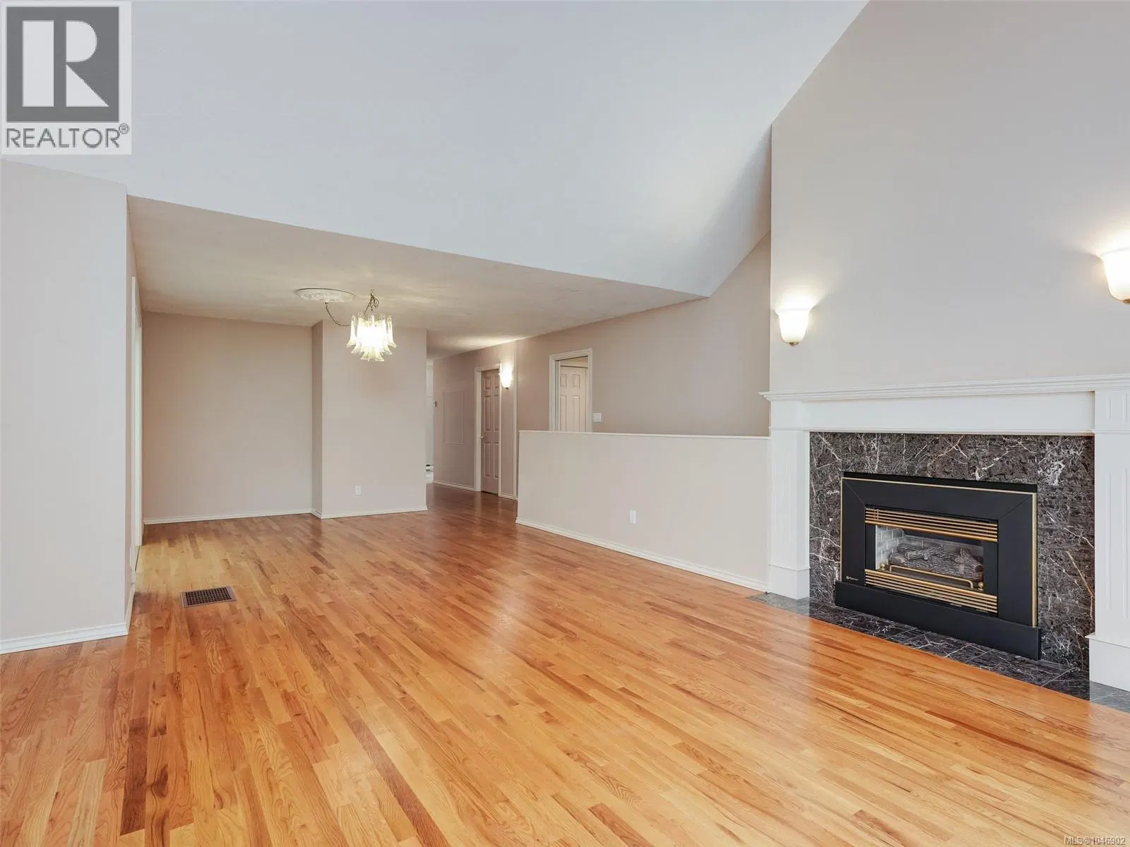 Photo 5 of 43 at #1 – 928 Bearwood Lane