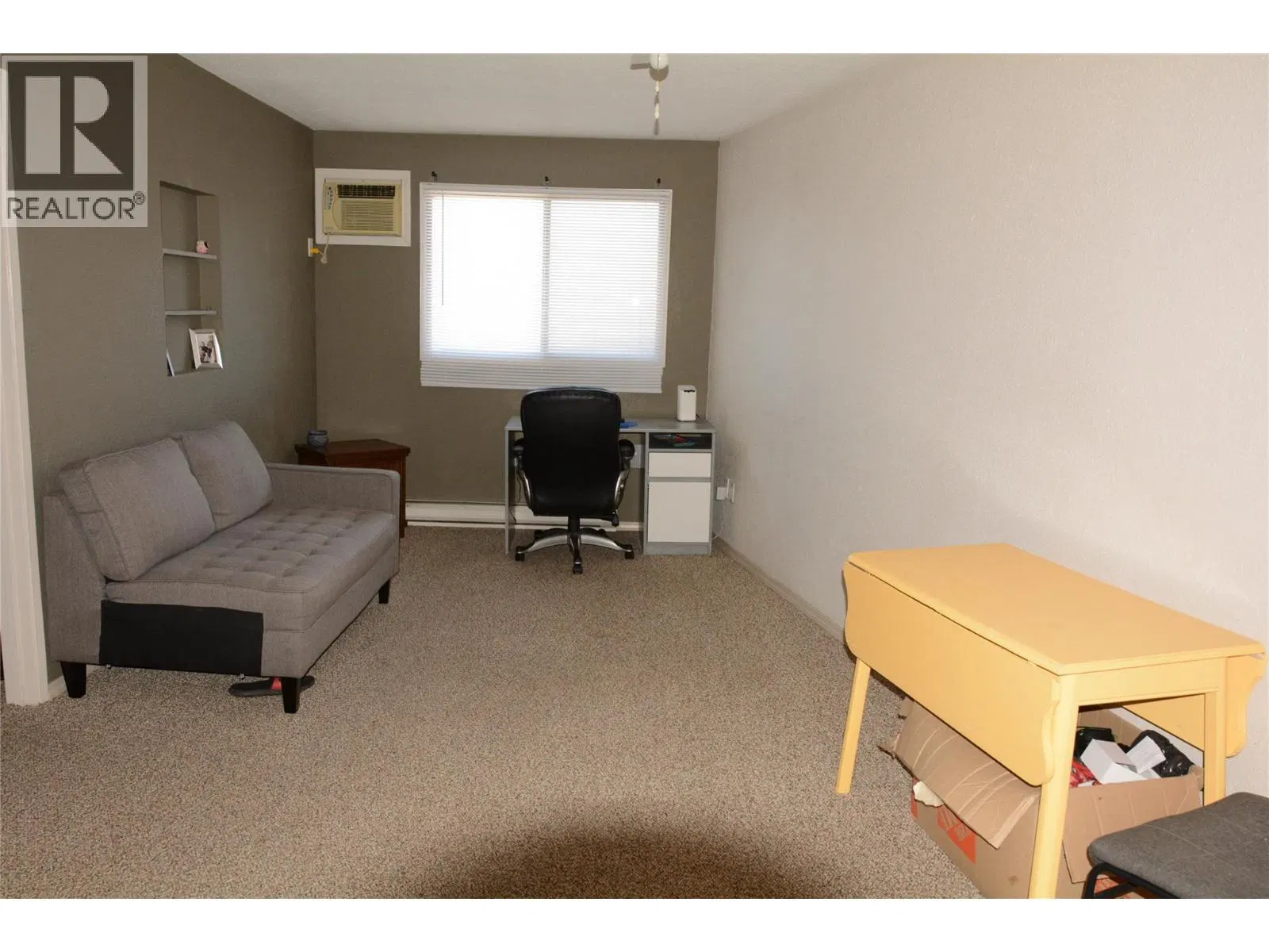 Photo 2 of 9 at #401 – 555 DALGLEISH Drive