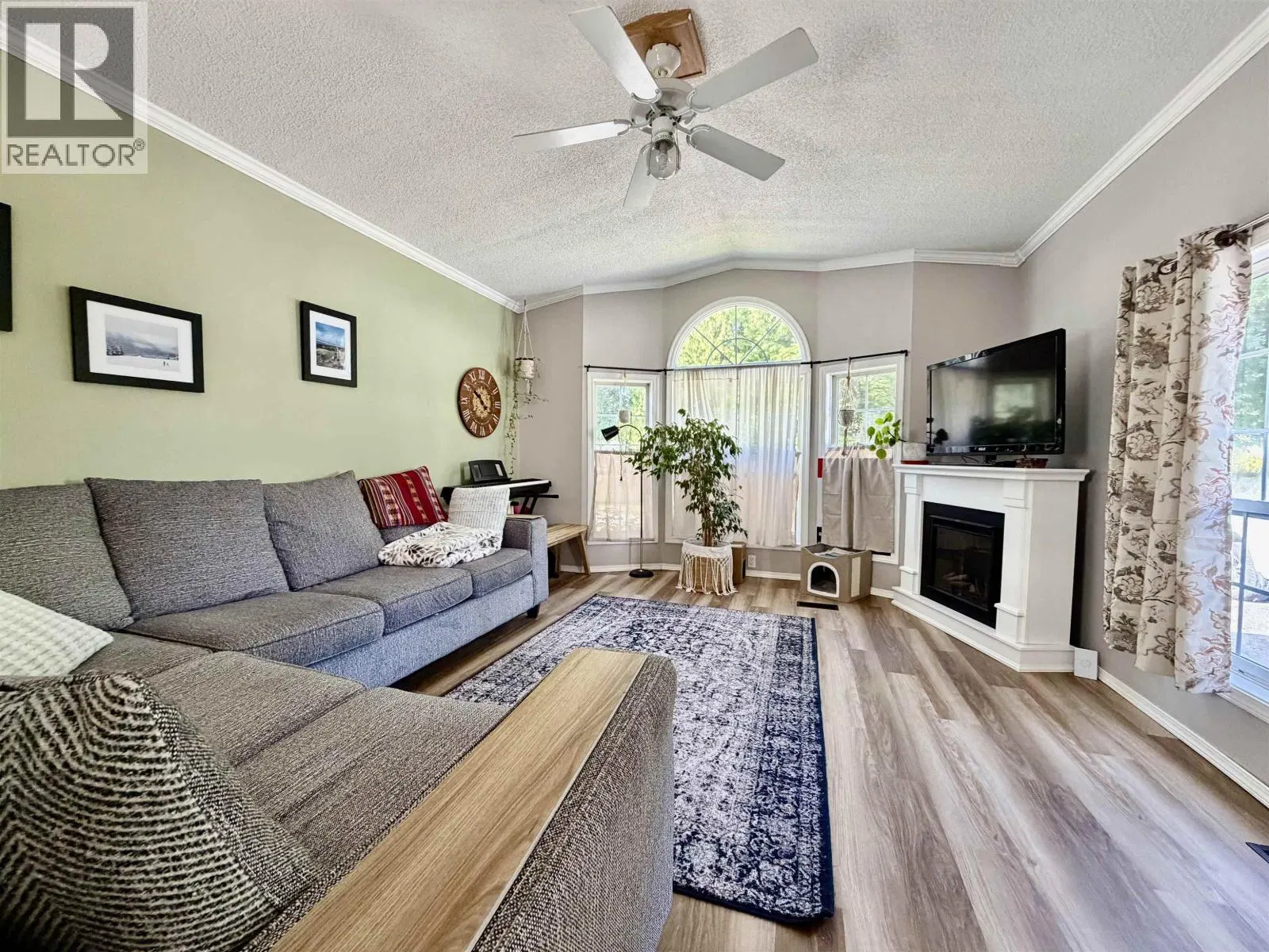 #13 – 4625 GRAHAM Avenue