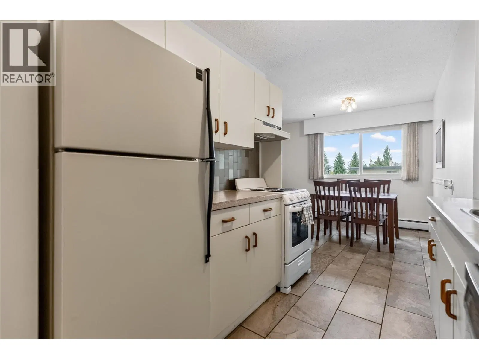 Photo 4 of 37 at #303 – 51 Ridgemont Drive