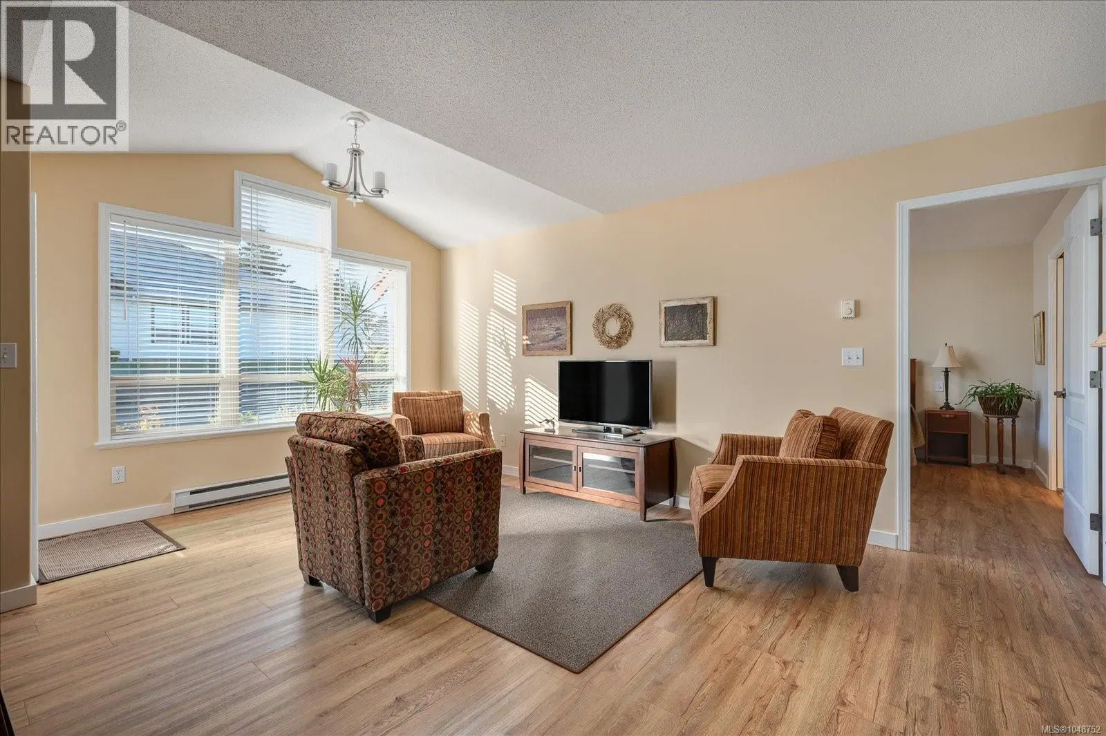 Photo 5 of 24 at #703 – 261 Mills Street