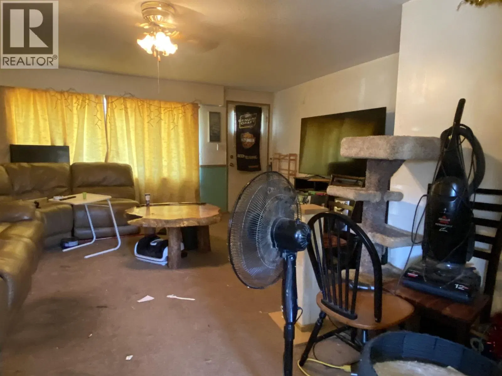 Photo 4 of 15 at 2710 HALL Street