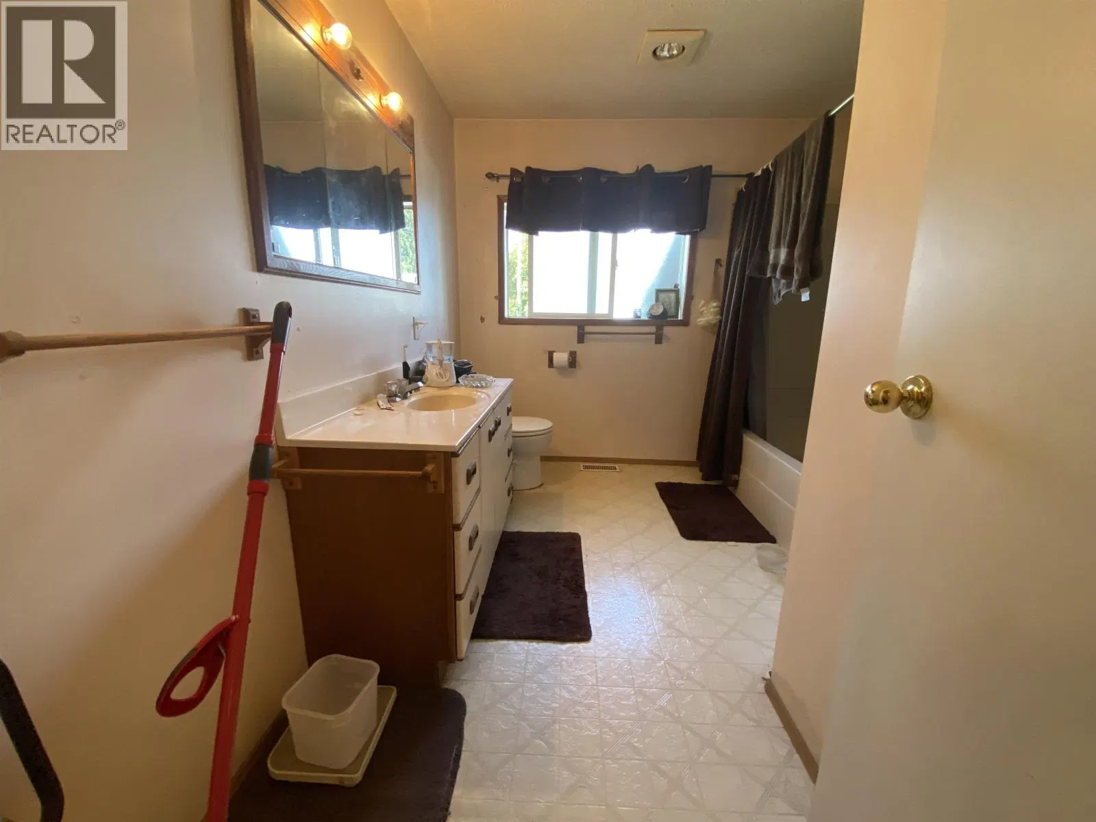Photo 5 of 15 at 2710 HALL Street