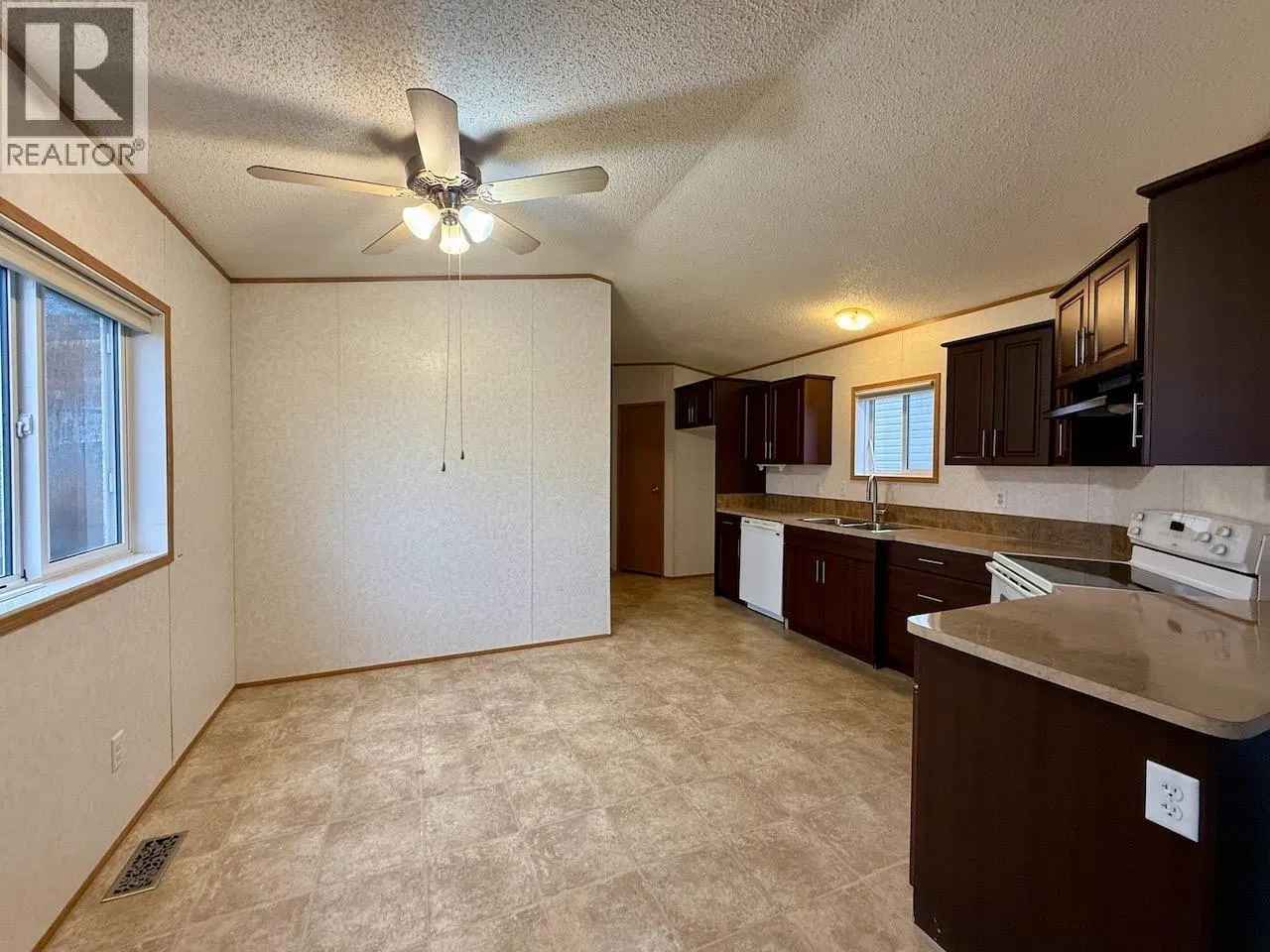 Photo 5 of 25 at 7926 85A Avenue