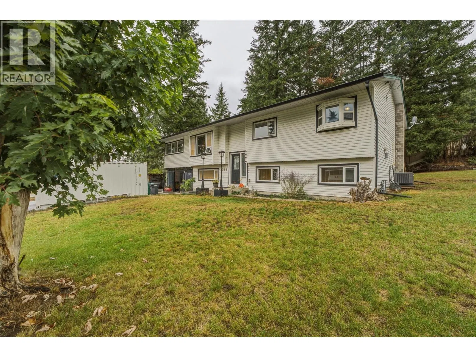 Photo 2 of 51 at 3304 Sidney Crescent