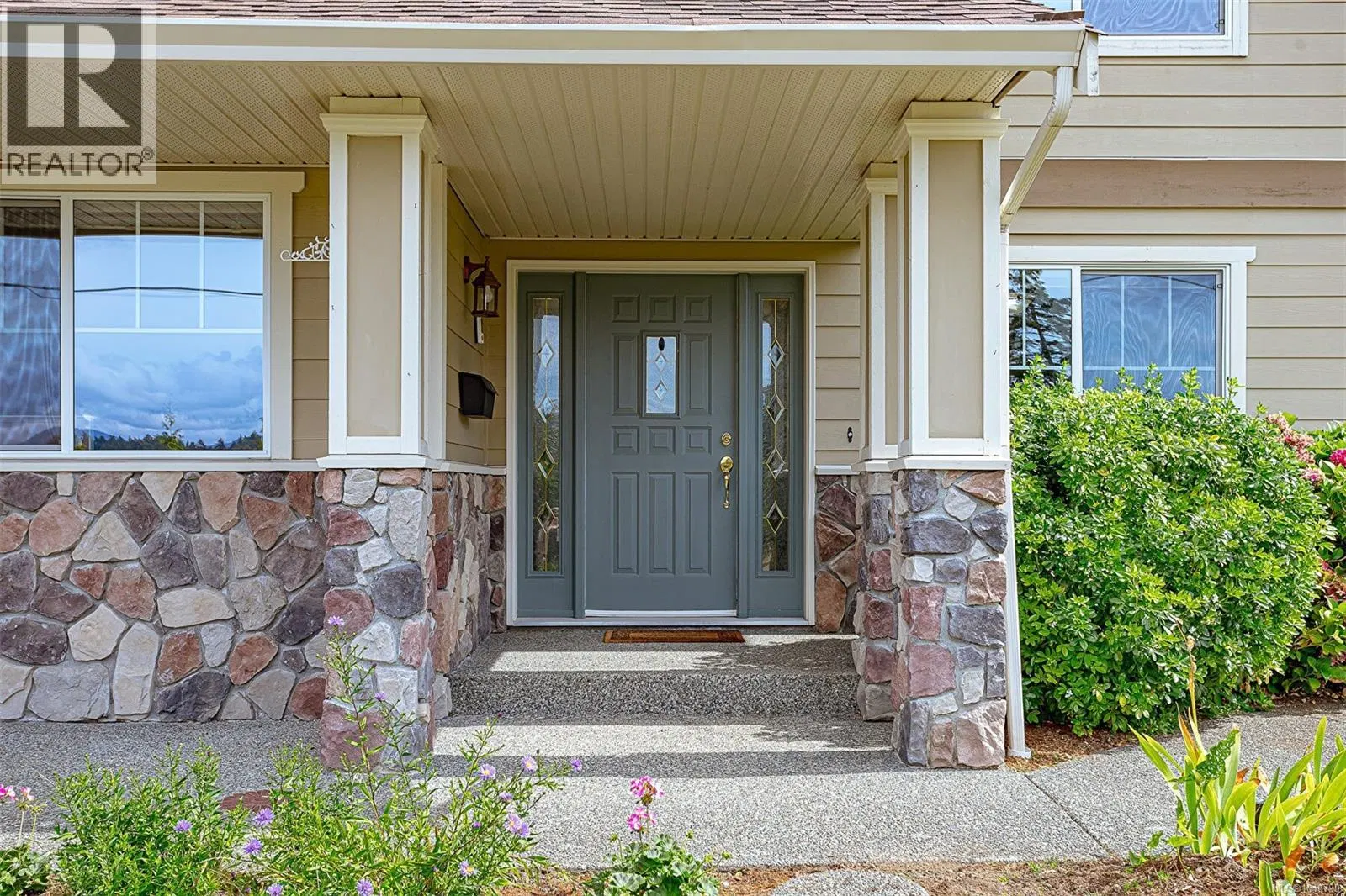 Photo 4 of 65 at 6315 Central Saanich Road