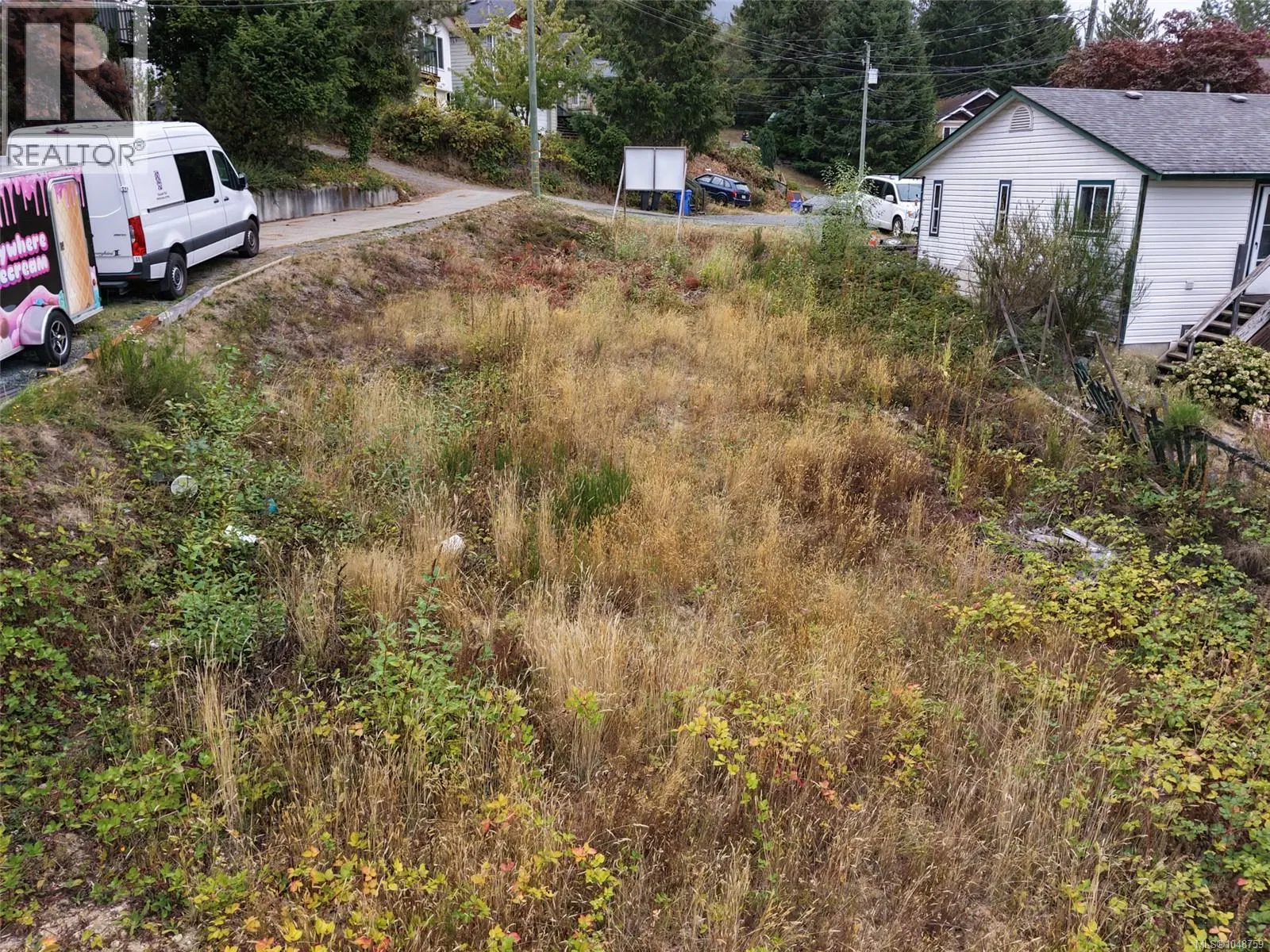Photo 4 of 10 at 350 Carnell Drive