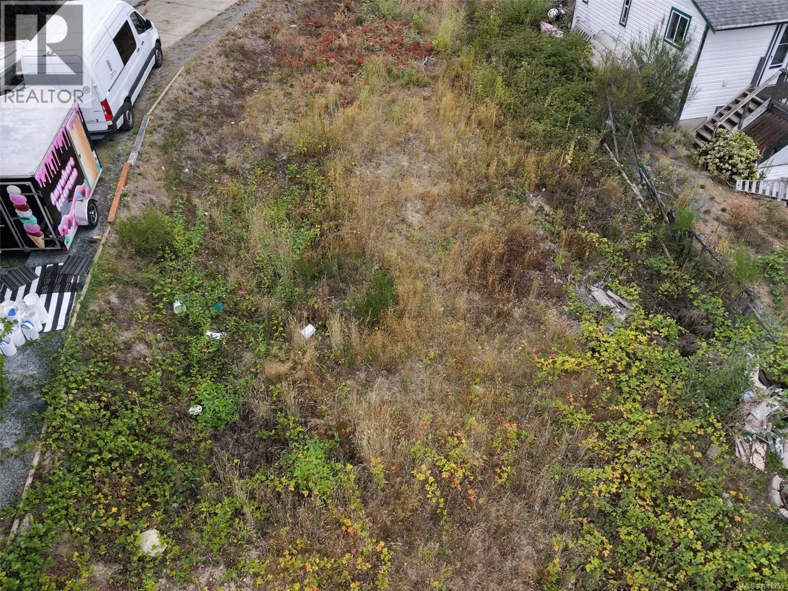 Photo 5 of 10 at 350 Carnell Drive