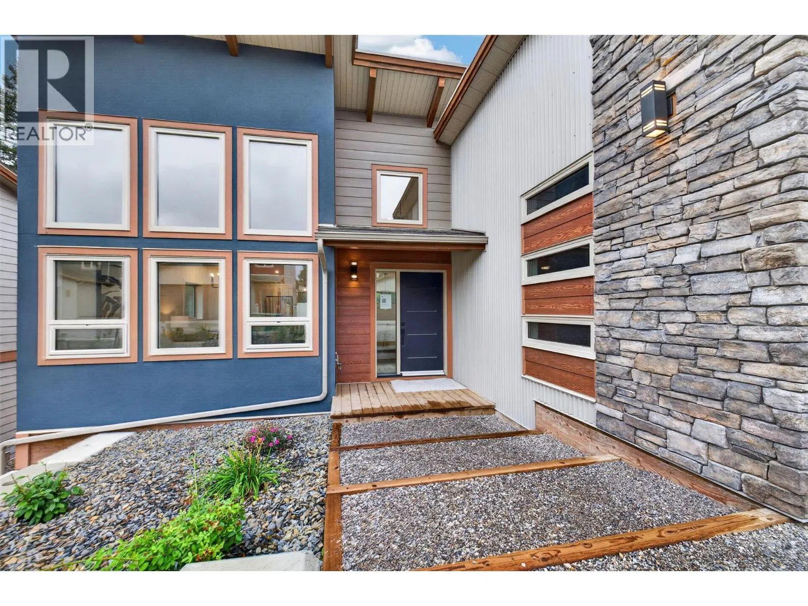 Photo 3 of 37 at #50 – 4926 Timber Ridge Road