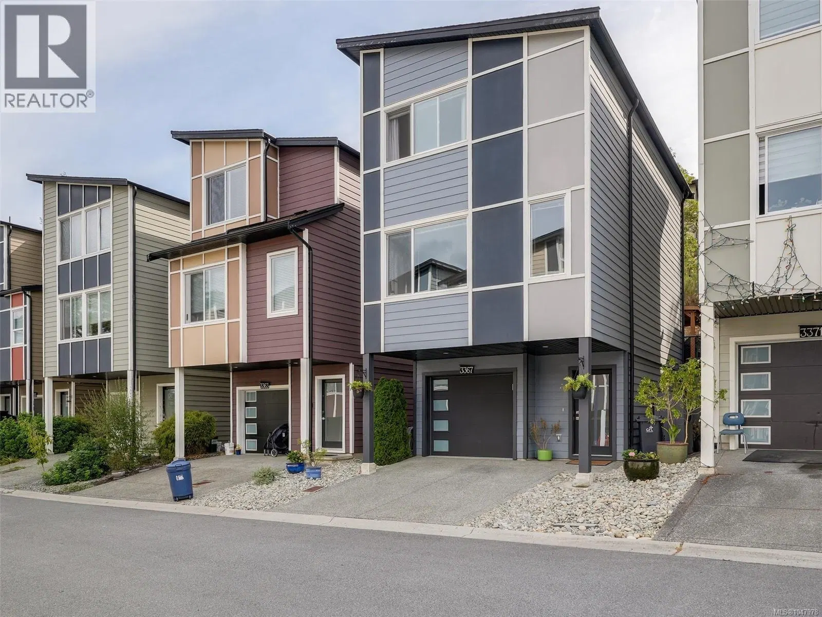 Photo 1 of 25 at 3367 Crossbill Terrace