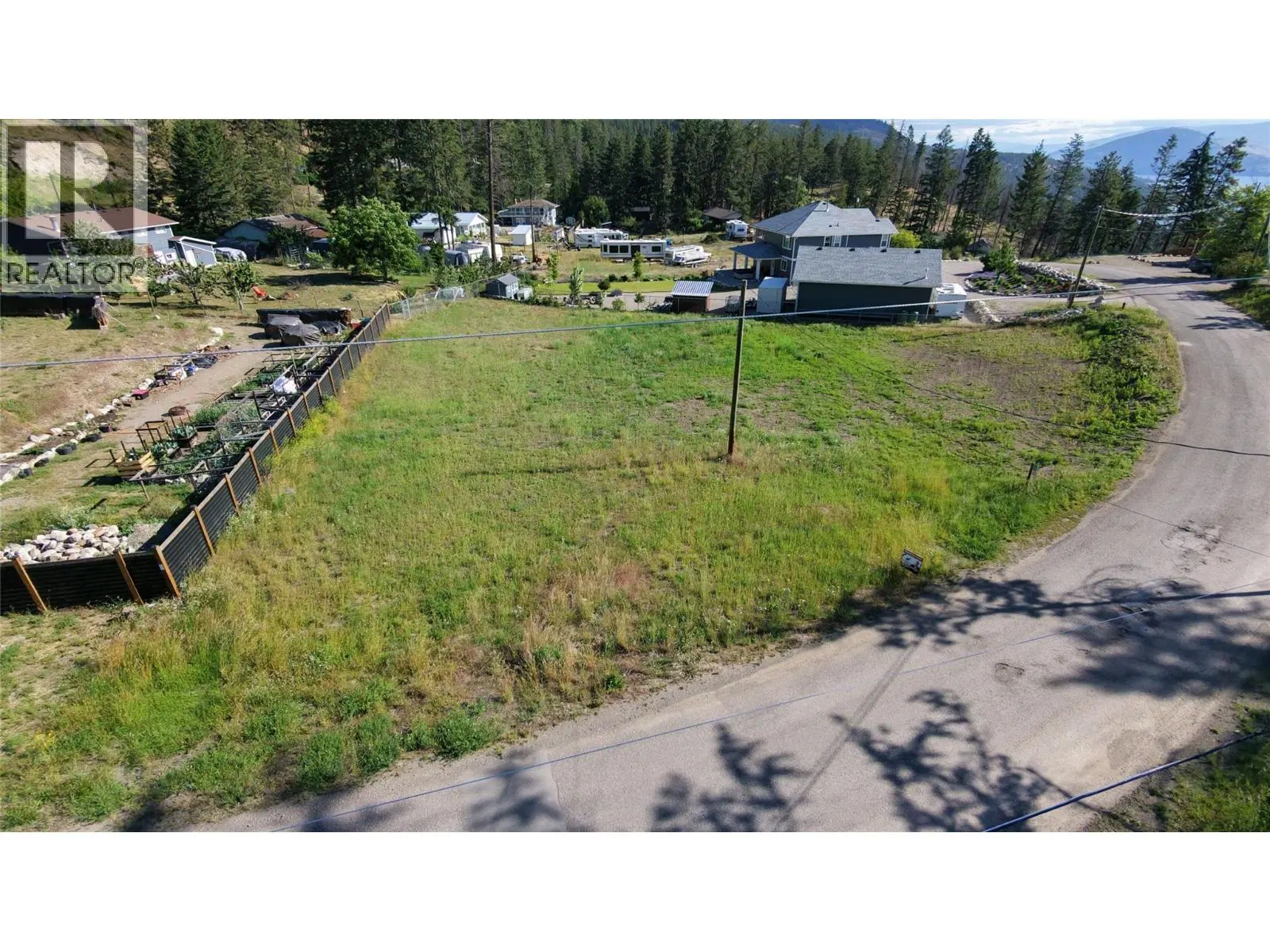 Photo 3 of 13 at 784 Udell Road