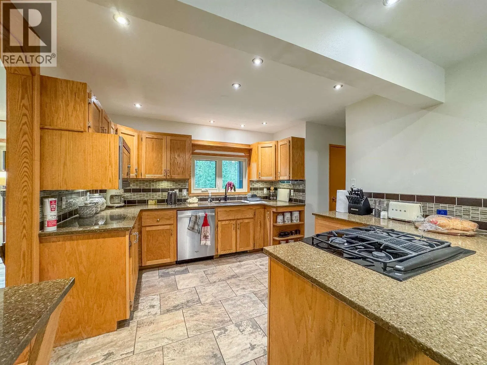 Photo 5 of 40 at 1705 MILLAR Road