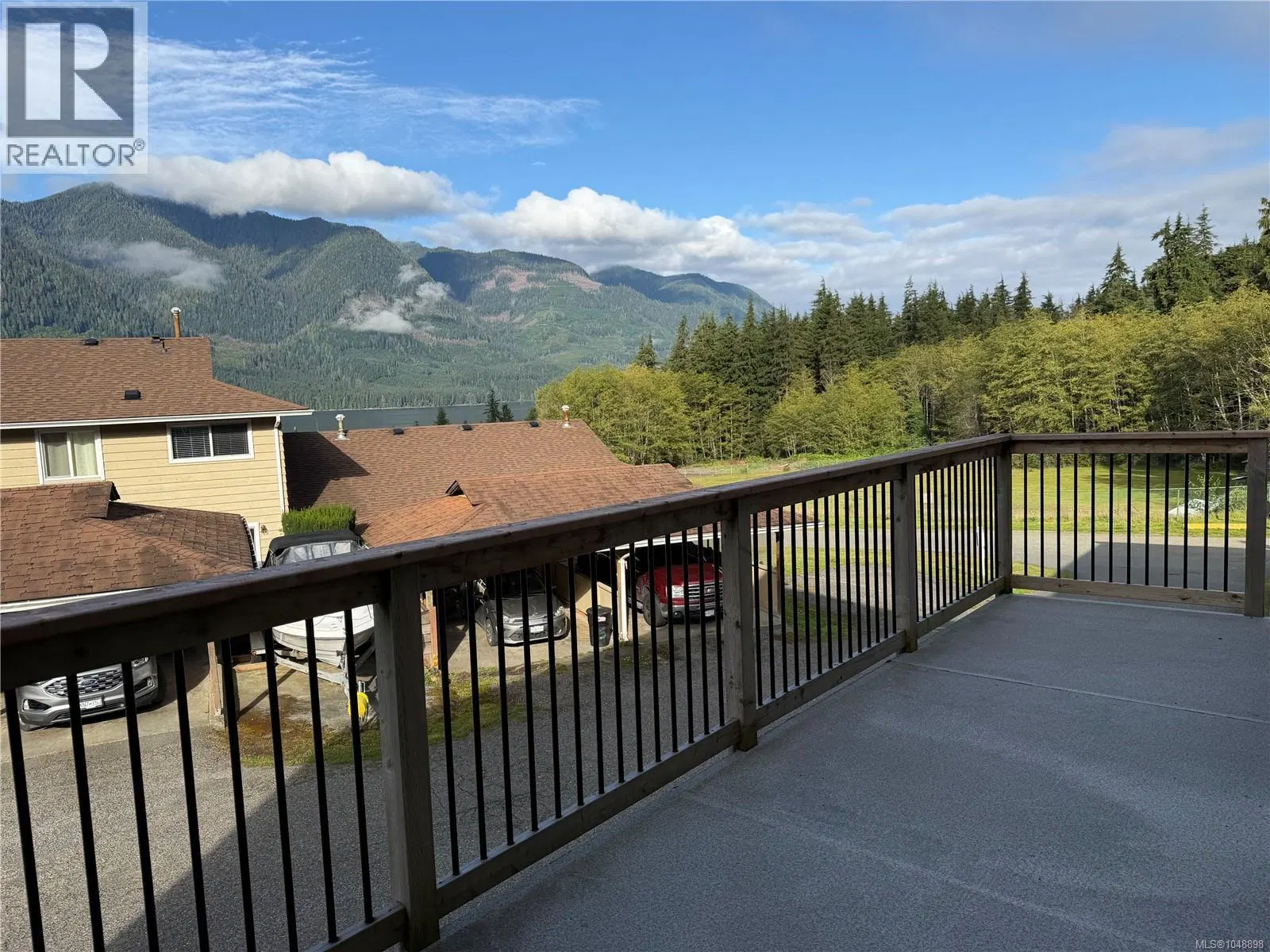 Photo 4 of 15 at 69 Mckay Crescent