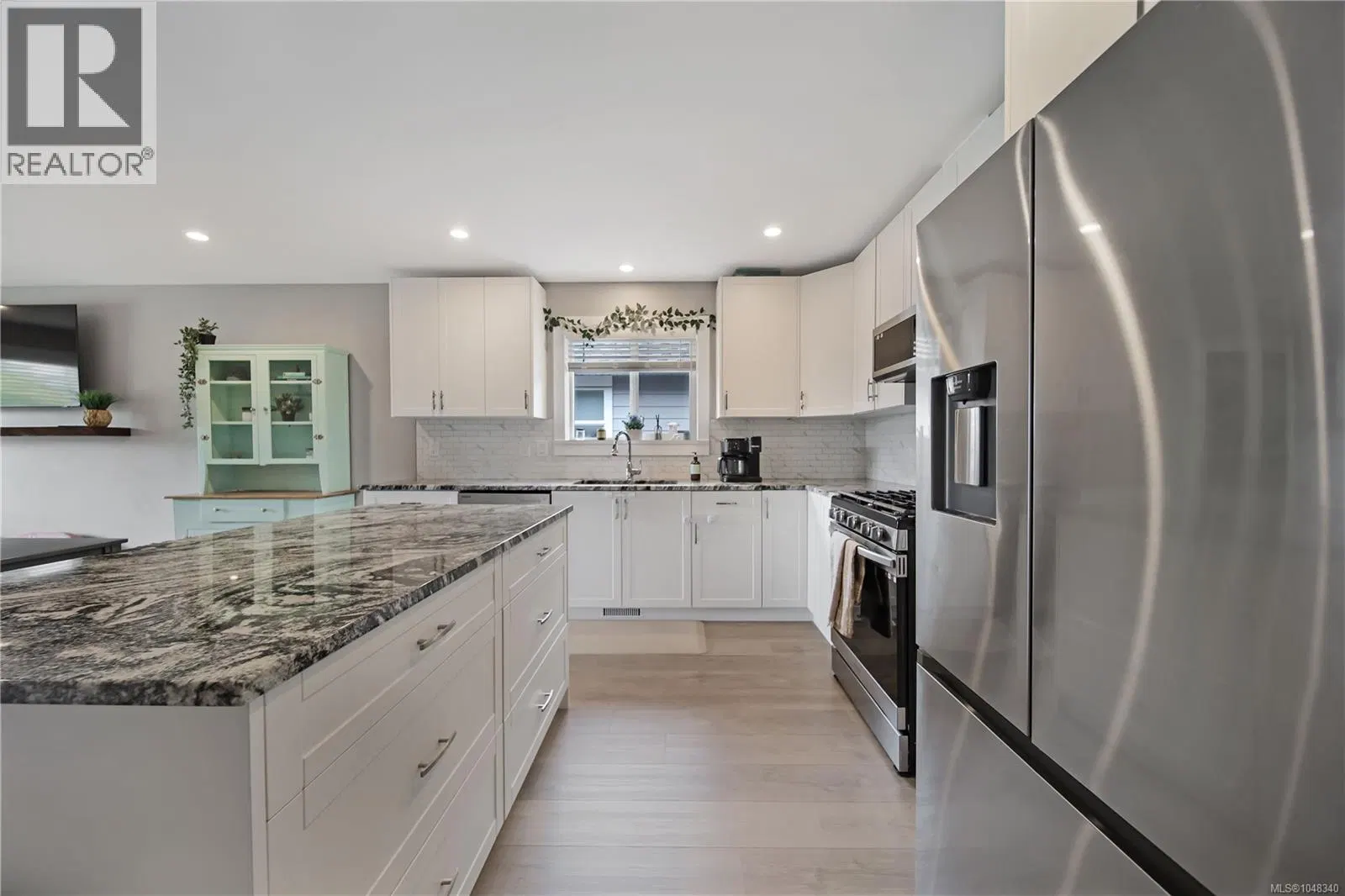 Photo 3 of 21 at 4453 9th Avenue