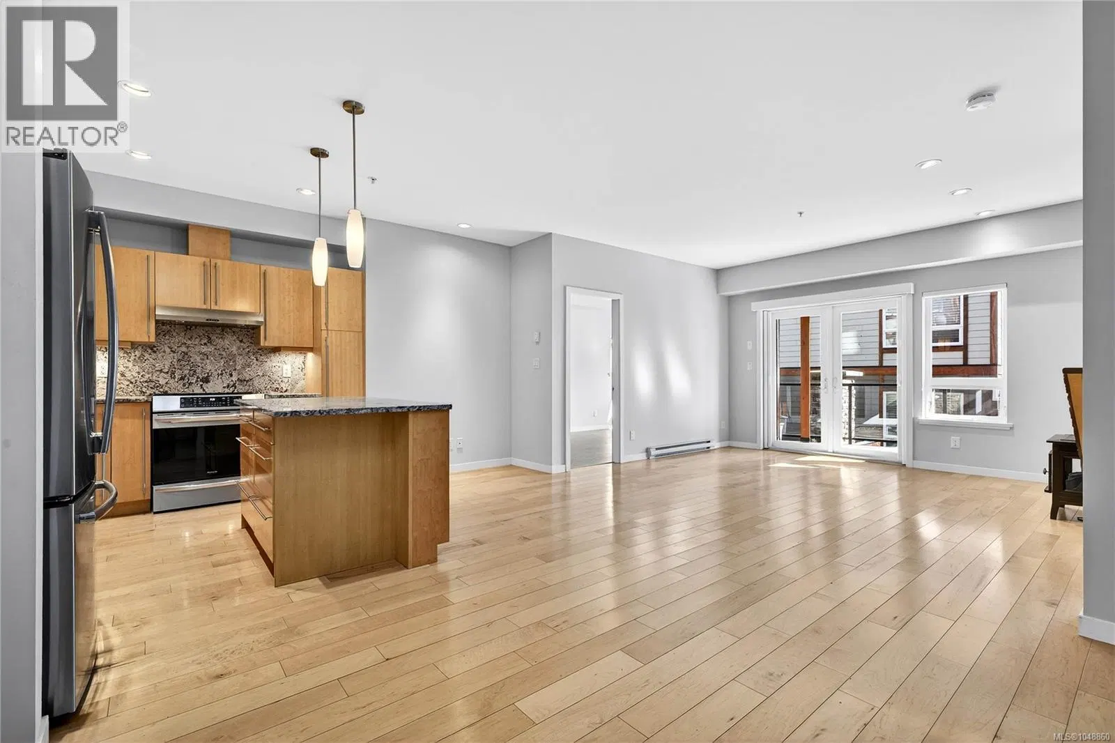 Photo 4 of 36 at #202 – 6591 Lincroft Road