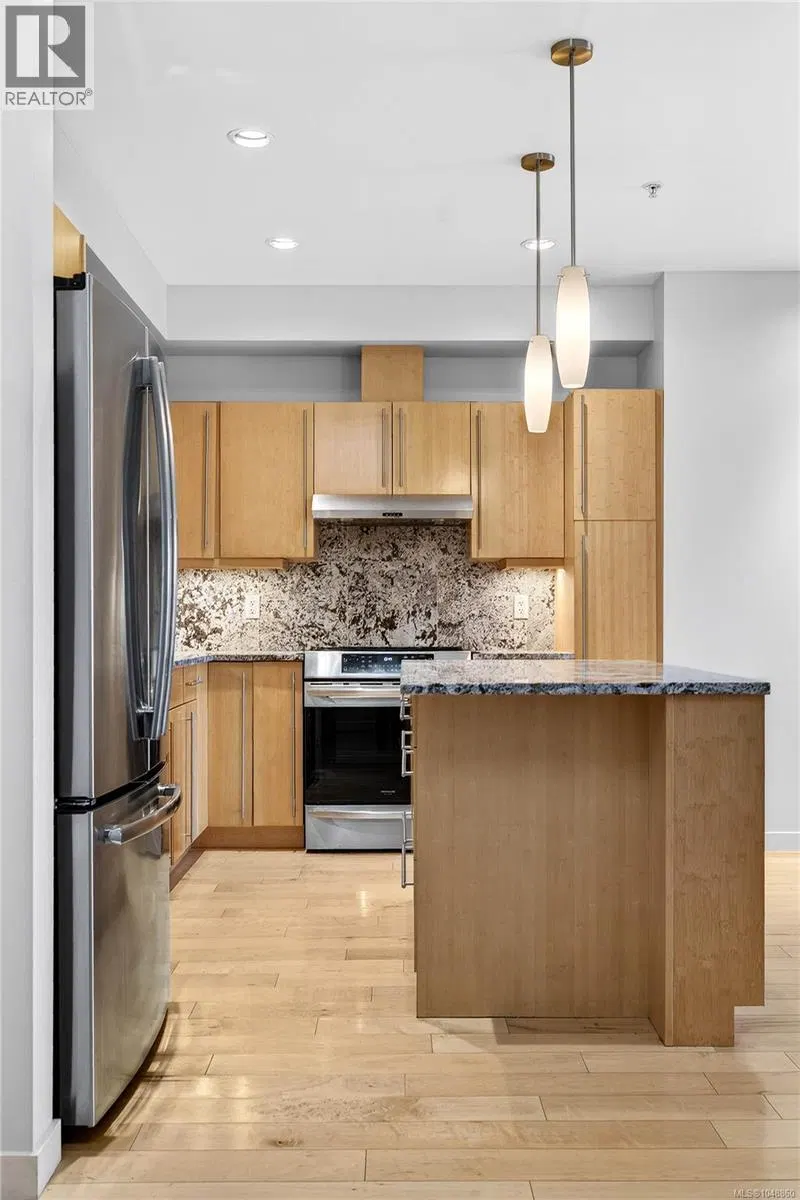 Photo 5 of 36 at #202 – 6591 Lincroft Road