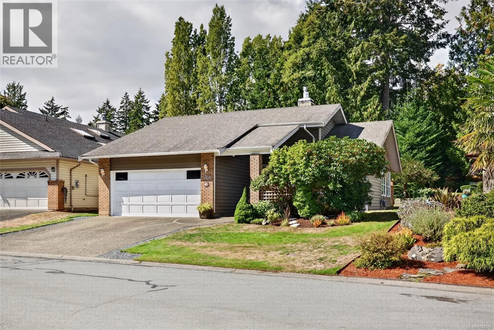 Photo 3 of 43 at 3568 Arbutus Drive
