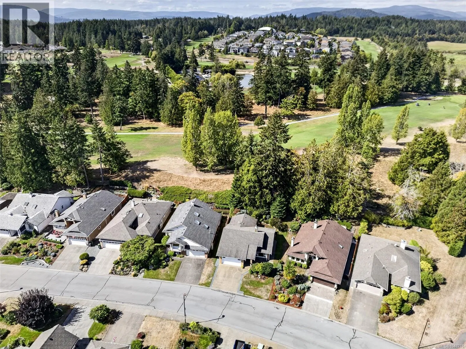 Photo 4 of 43 at 3568 Arbutus Drive