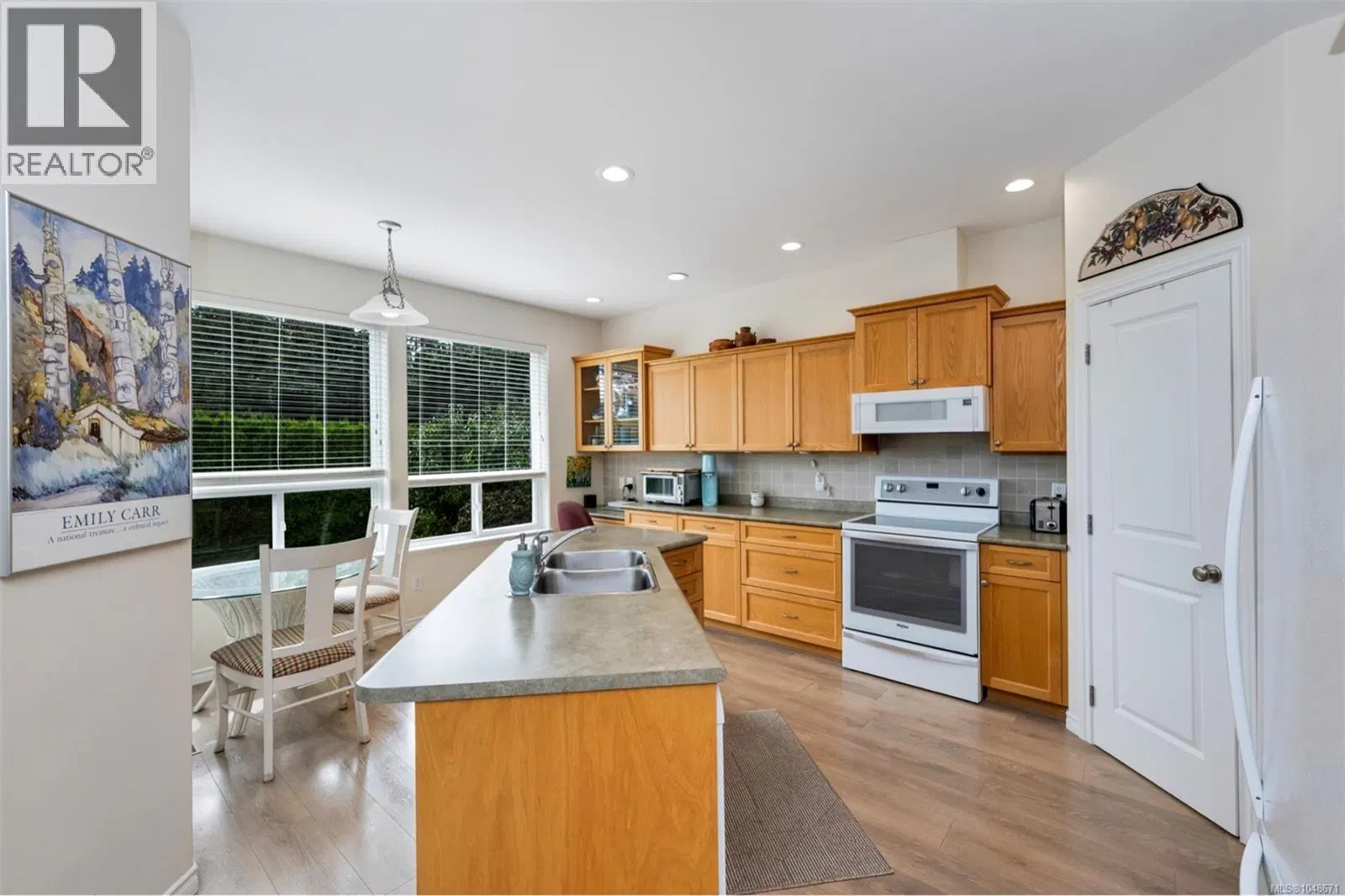 Photo 3 of 40 at #6 – 912 Brulette Place