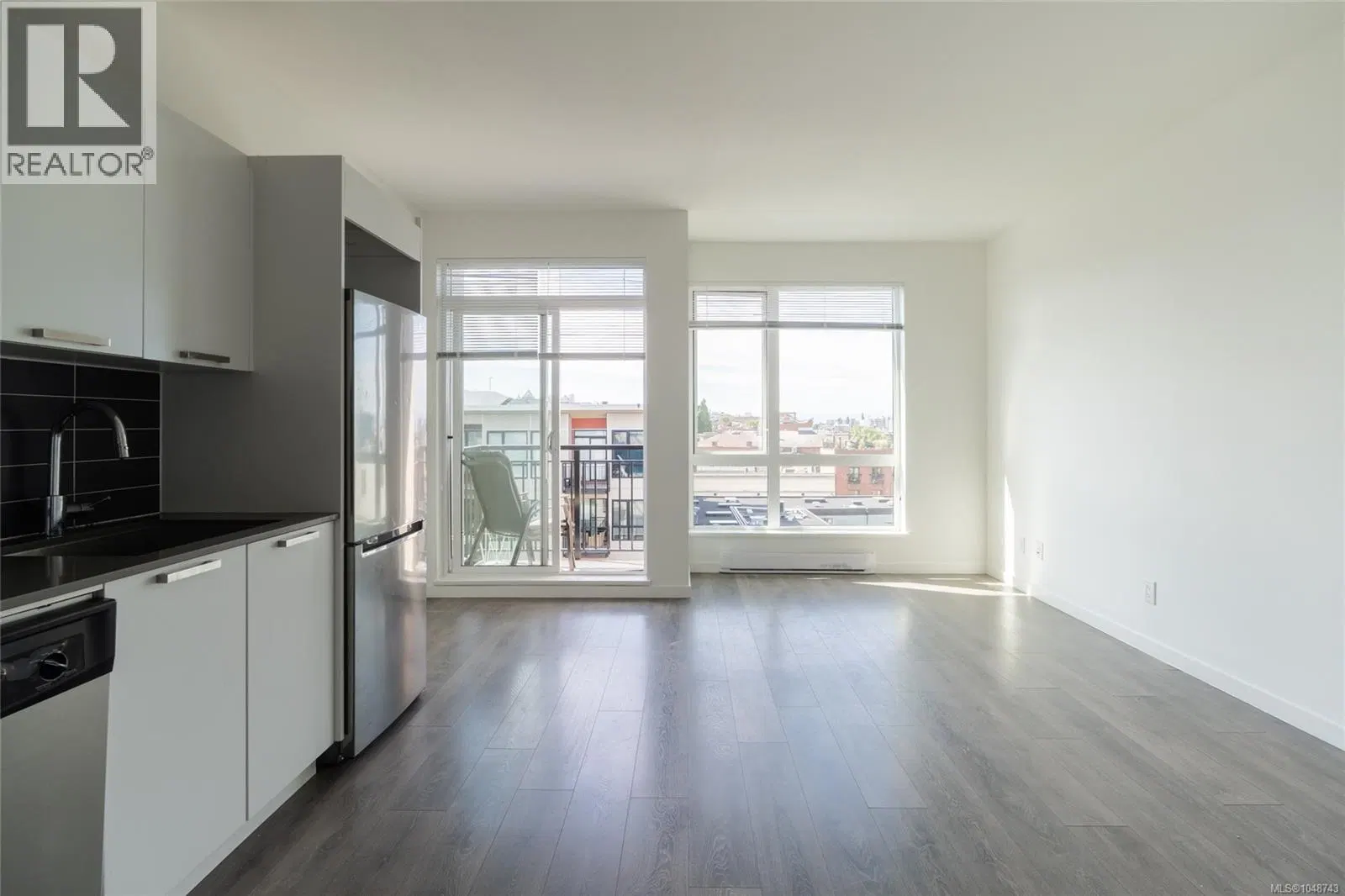 Photo 3 of 27 at #510 – 517 Fisgard Street
