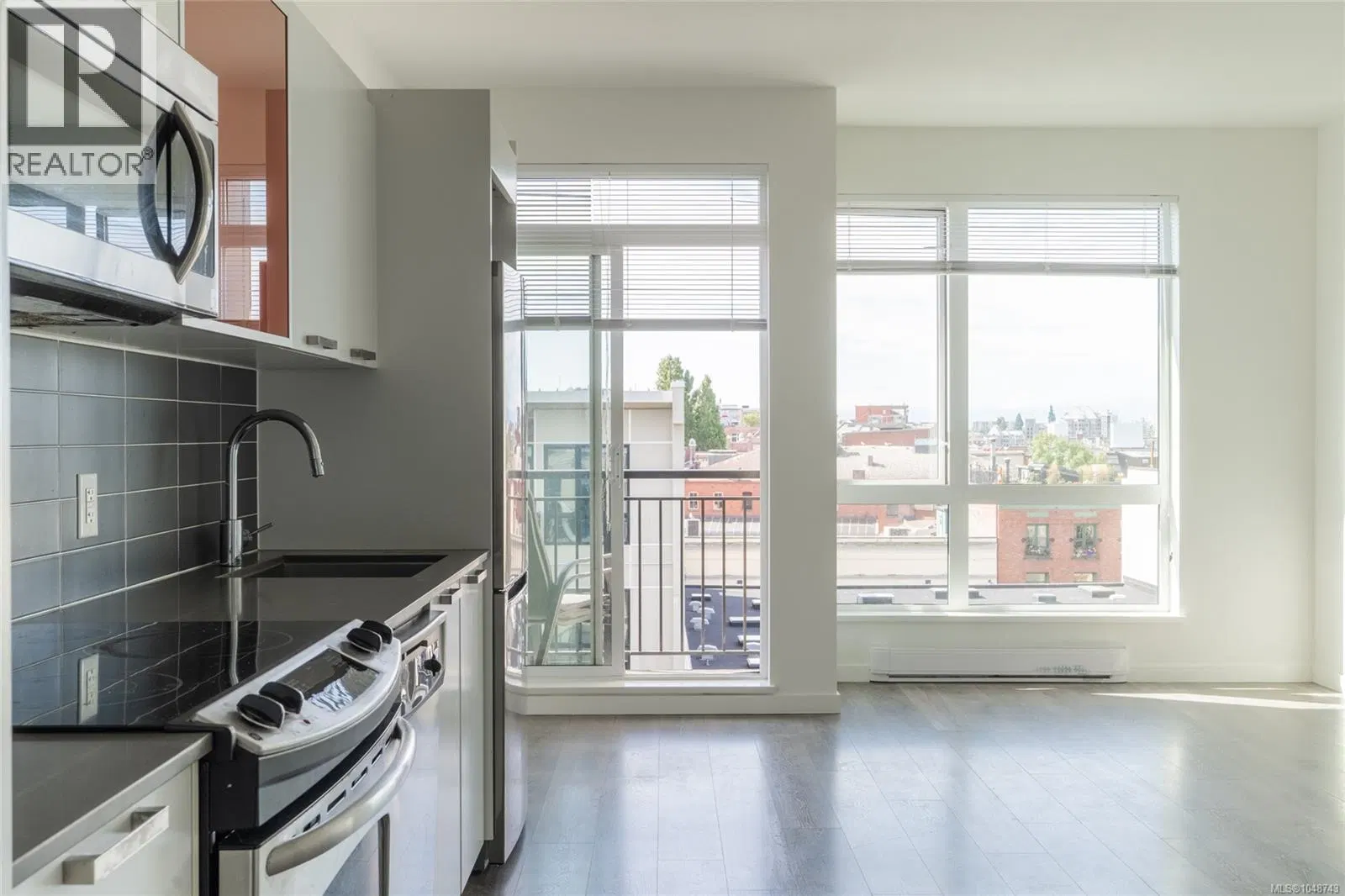 Photo 5 of 27 at #510 – 517 Fisgard Street