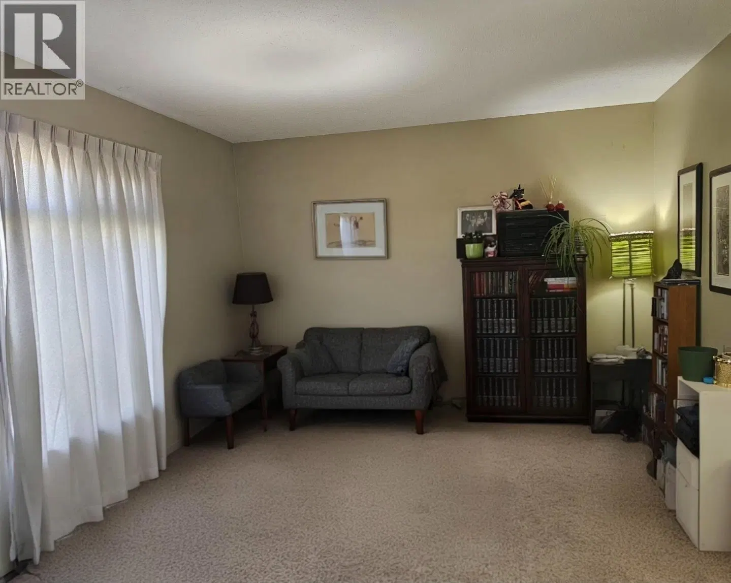 Photo 5 of 17 at #138 – 4045 1ST Avenue