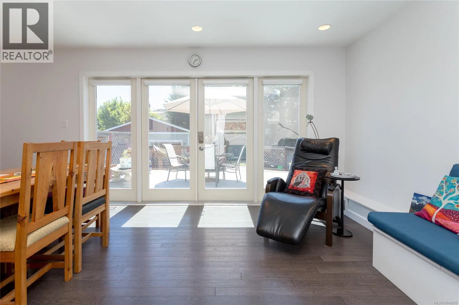 Photo 5 of 78 at 367 Vincent Avenue