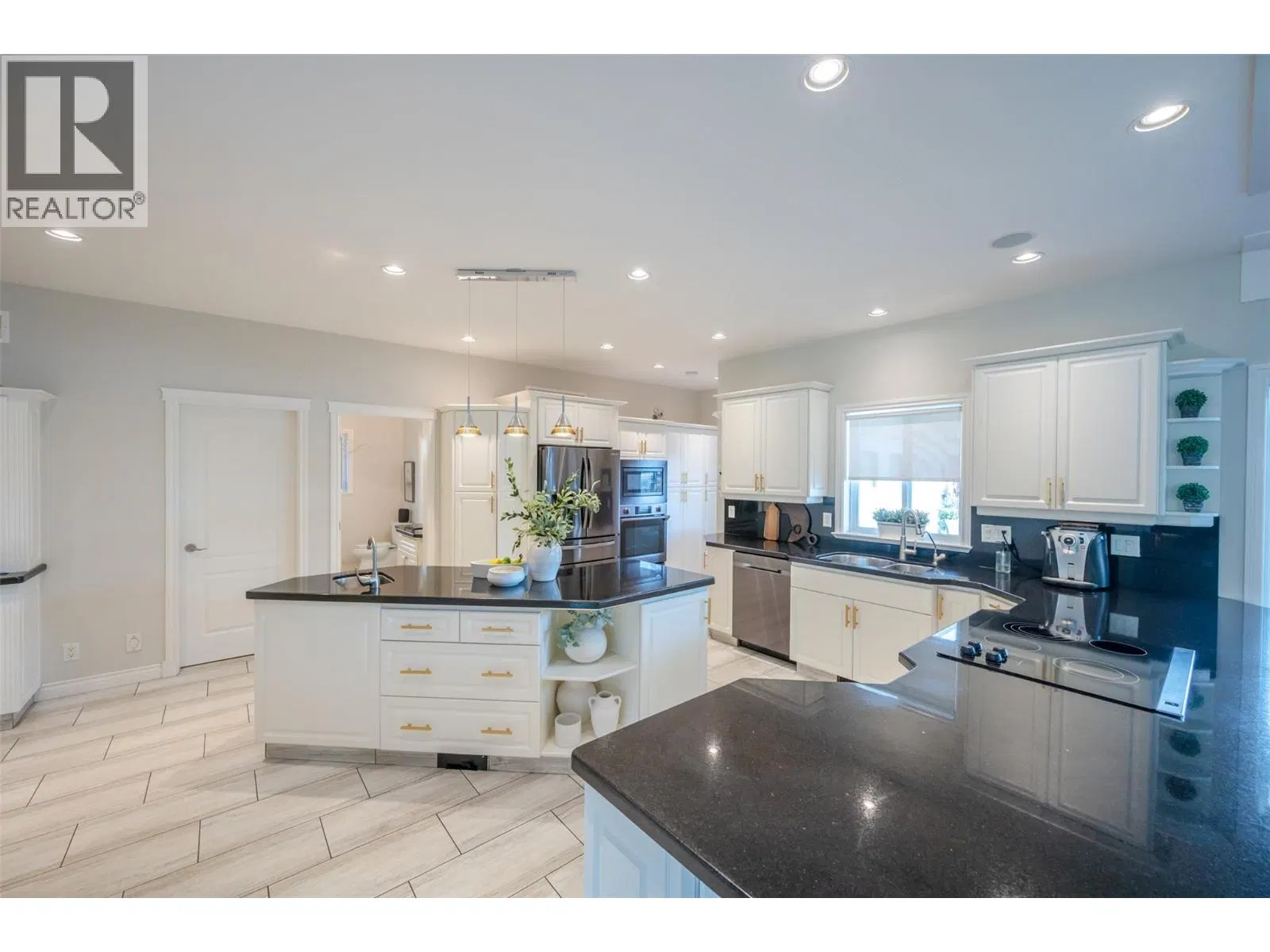 Photo 5 of 87 at 5091 Croil Avenue