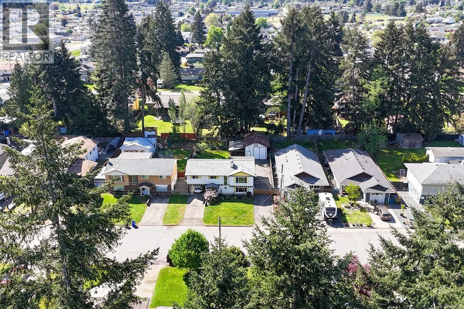 Photo 2 of 36 at 3950 Dunsmuir Street